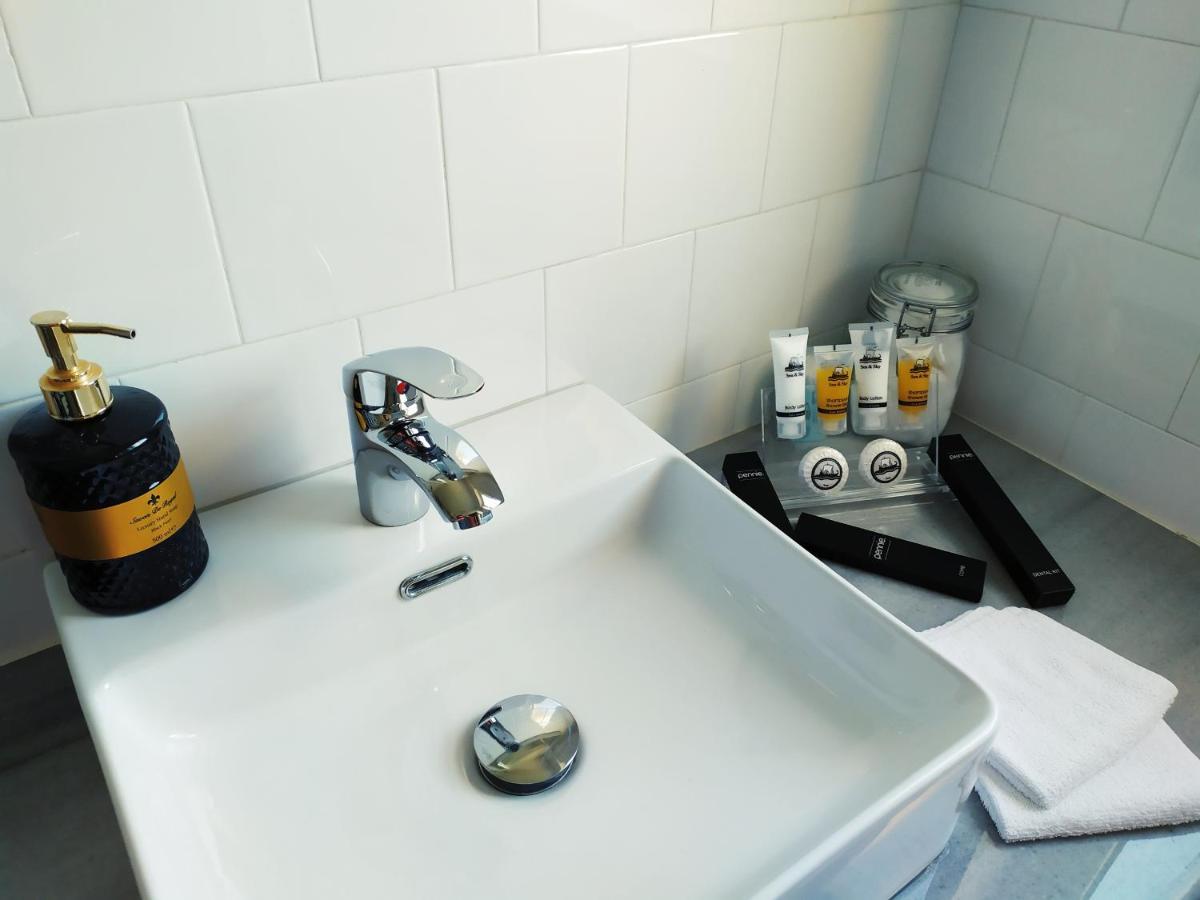 21 Suites Deluxe Stay Near The Airport Markópoulon Eksteriør billede