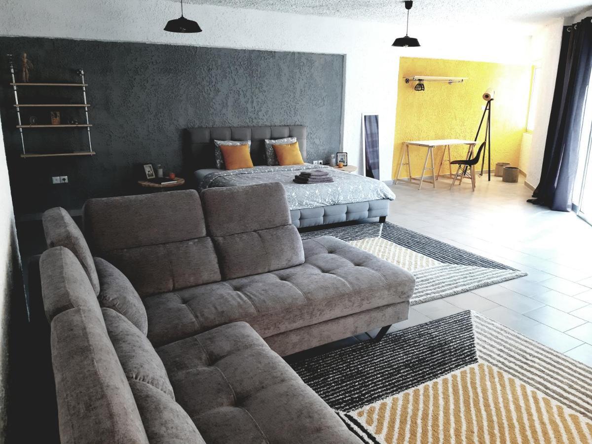 21 Suites Deluxe Stay Near The Airport Markópoulon Eksteriør billede