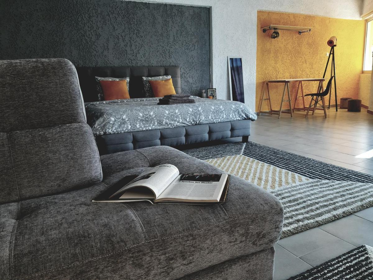 21 Suites Deluxe Stay Near The Airport Markópoulon Eksteriør billede