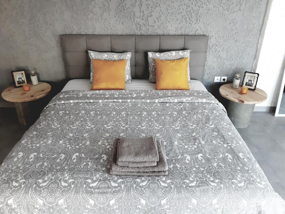 21 Suites Deluxe Stay Near The Airport Markópoulon Eksteriør billede